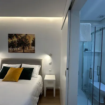 Feel - Boutique With Terrace In Couette-café 3*